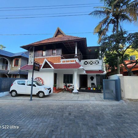 Kairali Palace Home Stay Thekkady Exteriör bild