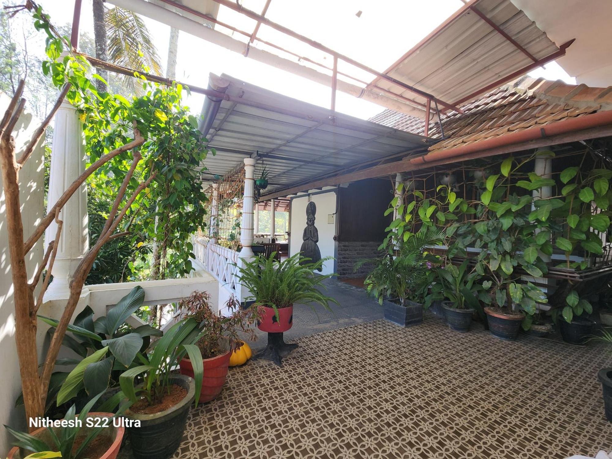 Kairali Palace Home Stay Thekkady Exteriör bild